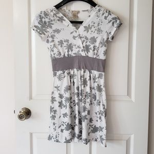 3/$30 White/gray patterned dress